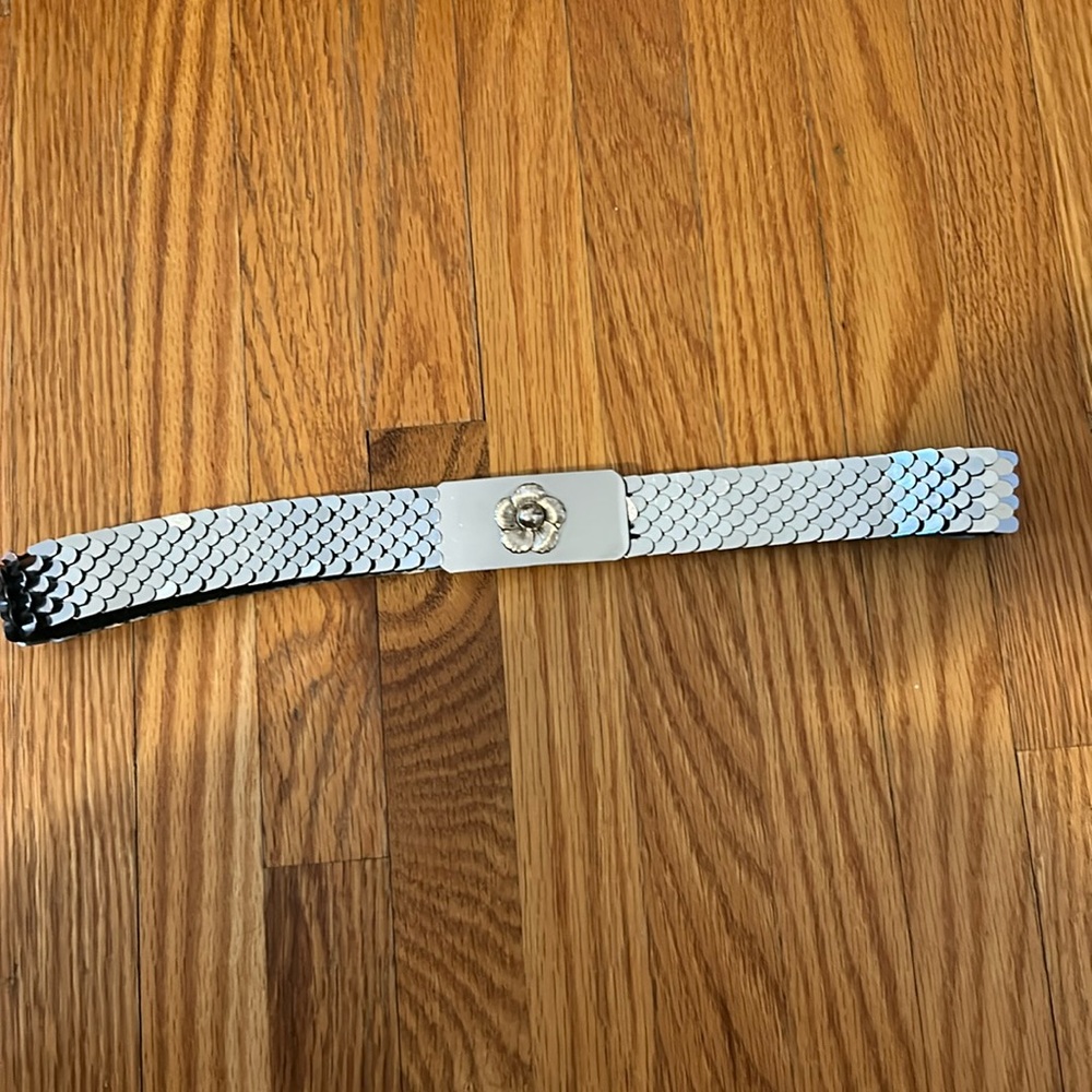 Stretchy silver vintage belt. Waist 25.5 inches